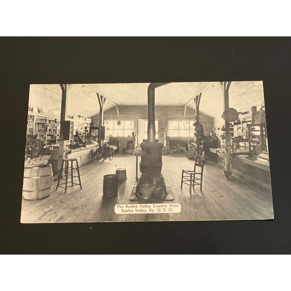 00704 VTG Renfro Valley Country Store‎ Postcard Kentucky Old General Store Scene